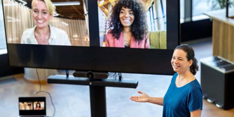 New CBRE Report Shows 72% Of Companies Hitting Hybrid Attendance Goals