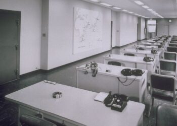 New Survey Finds Majority Of Employees Believe AI Will End The Office Era