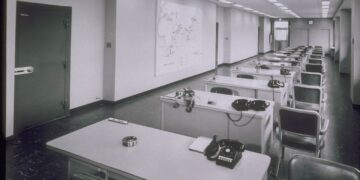 New Survey Finds Majority Of Employees Believe AI Will End The Office Era