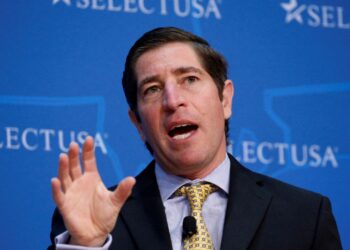 OPM Projects Record 12.5% U.S. Federal Workforce Downsizing In 2025 Amid 300,000 Buyouts, Firings