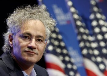 Palantir CEO Says AI Is Giving ‘Superpowers’ To America’s Blue-Collar Workforce (1)