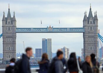 U.K. Hiring Slips for Sixth Straight Month