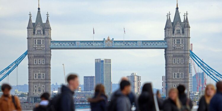 U.K. Hiring Slips for Sixth Straight Month