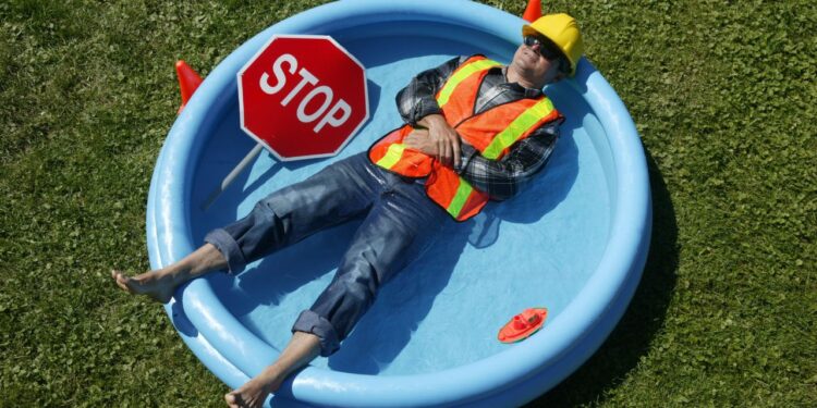 UN Sounds Alarm Extreme Heat Slashing Global Work Output, Endangering Lives