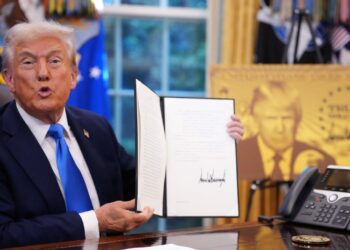 Experts Warn Trump's $100k H-1B Visa Fee Will Kneecap Startups, Push AI Jobs Abroad