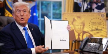 Experts Warn Trump's $100k H-1B Visa Fee Will Kneecap Startups, Push AI Jobs Abroad