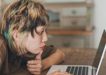 IWG Survey Gen Z Teaching Older Coworkers AI Skills Is Transforming Workplace Collaboration