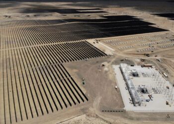 Report Shows U.S. Clean Energy Added 100,000 Jobs Last Year, Warns Growth Now At Risk