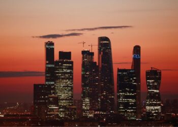 Russian Companies Slowing Hiring As Headcount Expansion Plans Halve