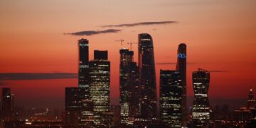 Russian Companies Slowing Hiring As Headcount Expansion Plans Halve