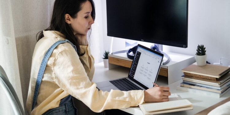 AI In Pay Decisions Surges As Workers Demand Transparency And Oversight