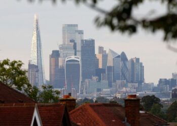 Britain’s Hiring Market Stalls Amid Wage Flatlines And Fiscal Uncertainty Ahead Of U.K. Budget