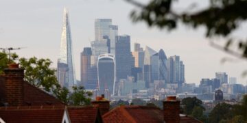 Britain’s Hiring Market Stalls Amid Wage Flatlines And Fiscal Uncertainty Ahead Of U.K. Budget