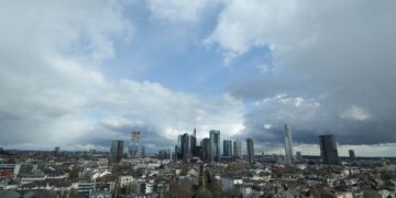 Germany To Raise Minimum Wage To €14.60 By 2027, Critics Warn Of Job Risks