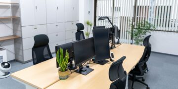 Office Vacancy In U.S. Falls For First Time Since 2019