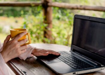 Remote Job Postings Fall 4% As Competition Heats Up In Top Industries