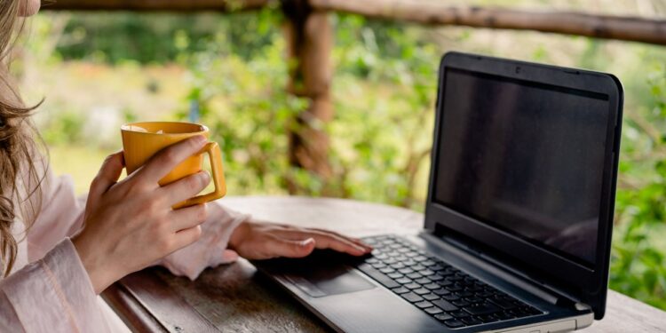 Remote Job Postings Fall 4% As Competition Heats Up In Top Industries