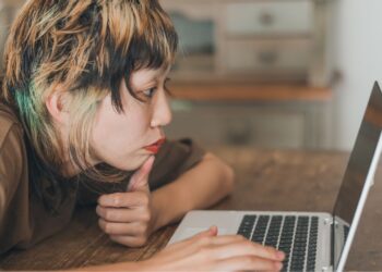 Six In Ten Gen Z Workers Talk To AI More Than Coworkers