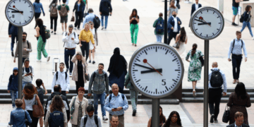 U.K. Wages Climb 4.3% As The Gender Pay Gap Shrinks