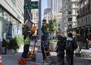 With Jobs Report Missing, U.S. Economists And The Fed Read Between The Lines