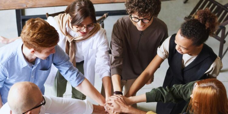 8 Collaboration Strategies To Break Down Silos And Accelerate Generative AI Adoption