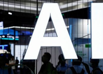 AI Investment Surge Mirrors Past Market Bubbles, Experts Warn