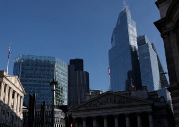 British Firms’ Job Growth Expectations Turn Negative For First Time In Five Years