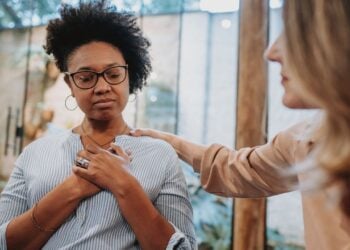 Leadership Expert Explains Why AI Can’t Save Teams From Bad Bosses — But EI Might