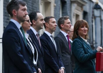 Reeves Slashes U.K. High-Earner Pension Tax Relief, Raising Billions And Prompting Compensation Strategy Restructuring