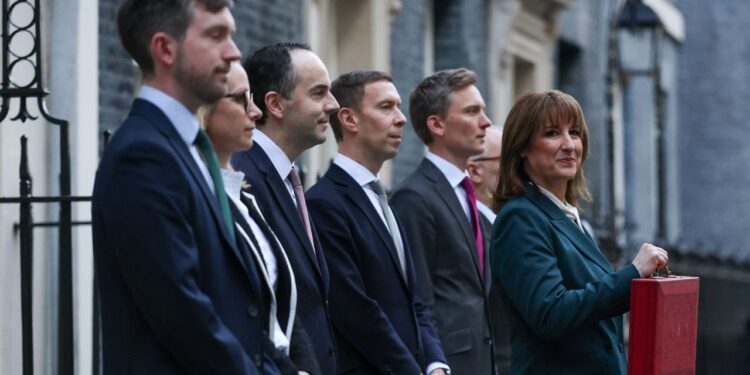 Reeves Slashes U.K. High-Earner Pension Tax Relief, Raising Billions And Prompting Compensation Strategy Restructuring