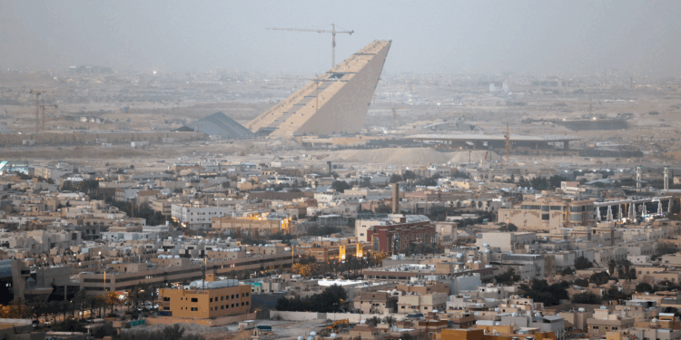 Salary Premiums Shrink For Foreign Workers In Saudi Arabia As Hiring And Megaprojects Slow