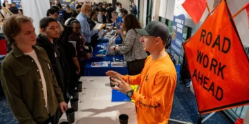 JPMorgan Forecasts 'Uncomfortably Slow' Start For 2026 Job Market