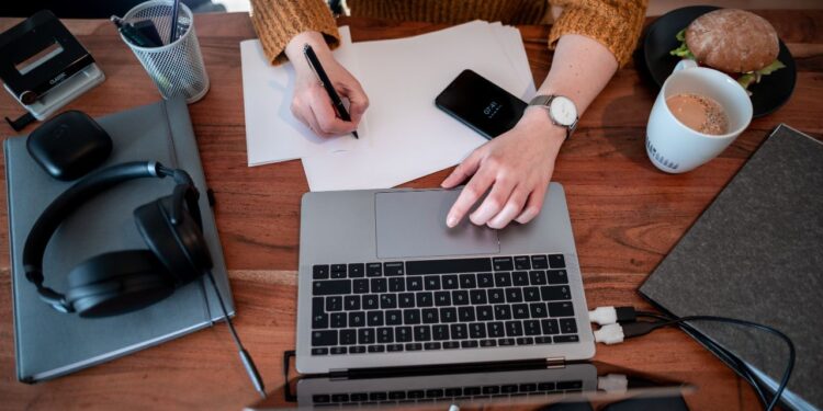 AI Anxiety Grows In Germany As One In Six Fear Job Loss