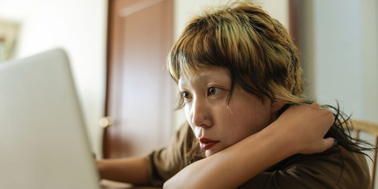 Boomerang Generation Sees One In Three Young Workers Moving Home, Struggling With Pay And Career Credibility