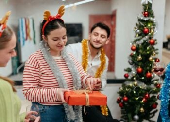 How Leaders Can Grant Their Employees&rsquo; Top 10 Holiday Wishes