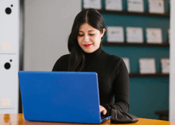 Spanish Skills Drive Higher Pay And Career Growth In U.S. Workplaces