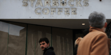 Starbucks Barista Contract Fight Escalates, Walk Off Spreads To 130 U.S. Cities