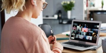 This Expert Reveals How GitLab, Remote.com, And Doist Run High-Performing Teams Across 60 Countries Without Missing A Beat