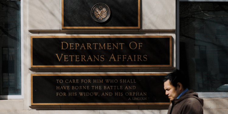 Veterans Affairs to Scrap 25,000 Open Roles