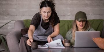 Widespread ‘Polyworking’ To Continue In 2026 As Pay Lags, Career Expert Says