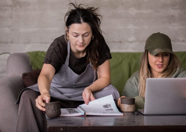 Widespread ‘Polyworking’ To Continue In 2026 As Pay Lags, Career Expert Says