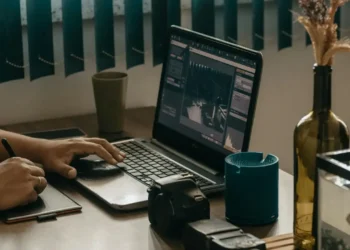 Most Canadian Employees Prefer Hybrid Work, Survey Shows