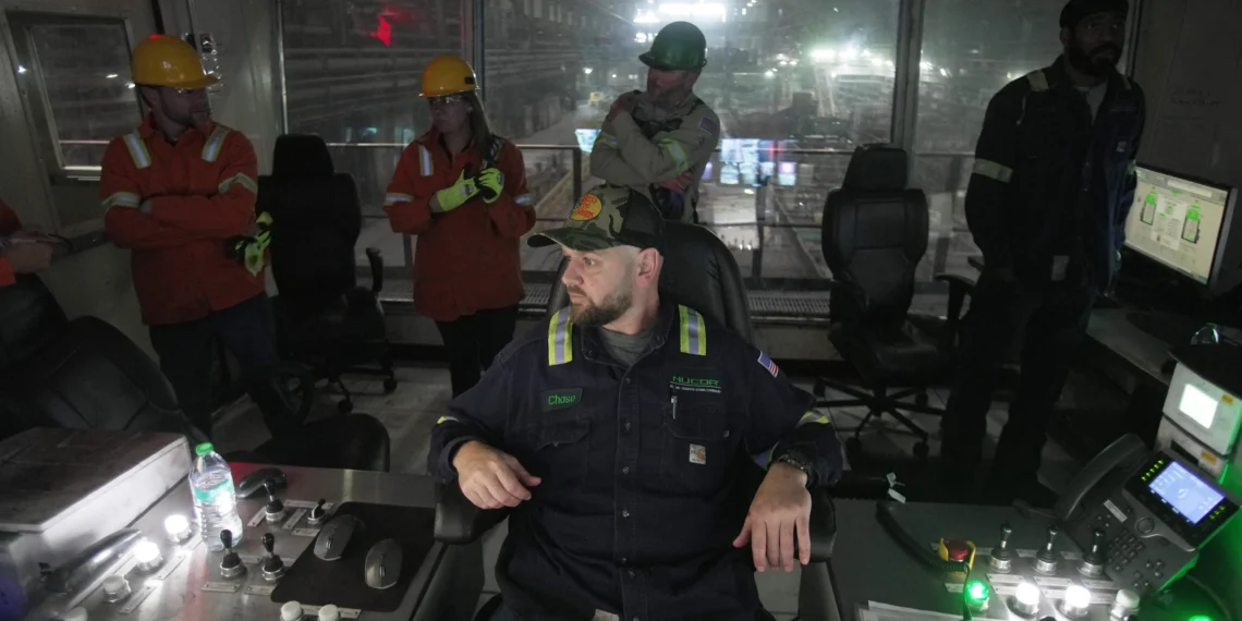 U.S. Blue-Collar Job Boom Fails To Materialize, New Jobs Data Shows