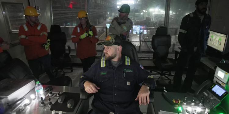 U.S. Blue-Collar Job Boom Fails To Materialize, New Jobs Data Shows