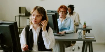 Number Of U.S. Workers Planning To Change Jobs Plummets, Monster Reports