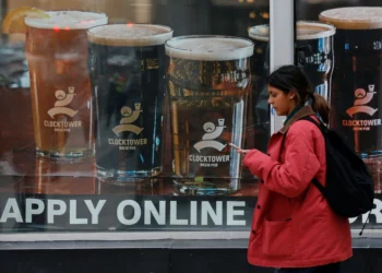 Canada&rsquo;s Labor Market Softens As Job Losses Hit Manufacturing And Public Sector