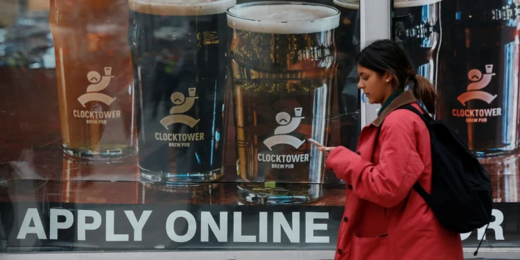 Canada’s Labor Market Softens As Job Losses Hit Manufacturing And Public Sector