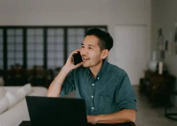 Hybrid Workers Make Up to 12% More Than Their In-Office Counterparts