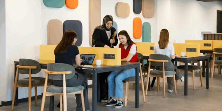 Coworking Spaces vs. Traditional Offices Pros & Cons