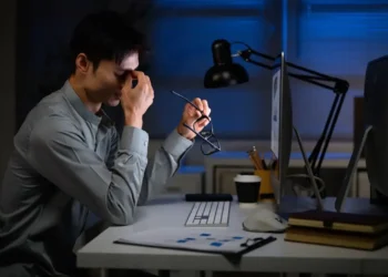71% of Desk Workers Say Eye Strain Is Hurting Their Productivity